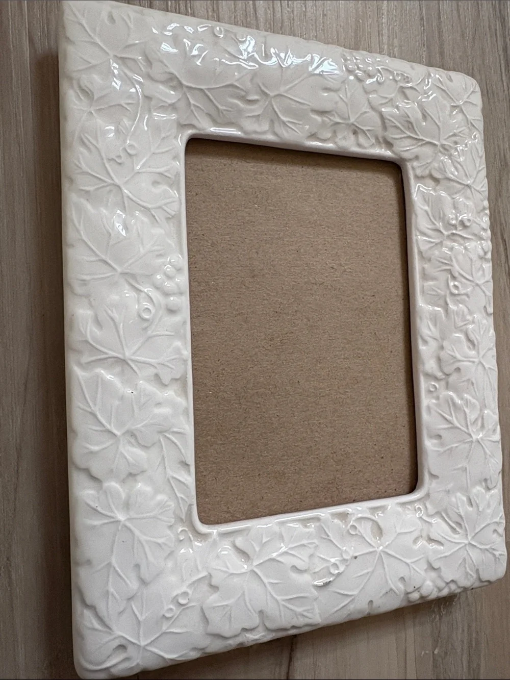 VTG Terragrafics White Ceramic Picture Frame Embossed Ivy Grapevine Velvet Back